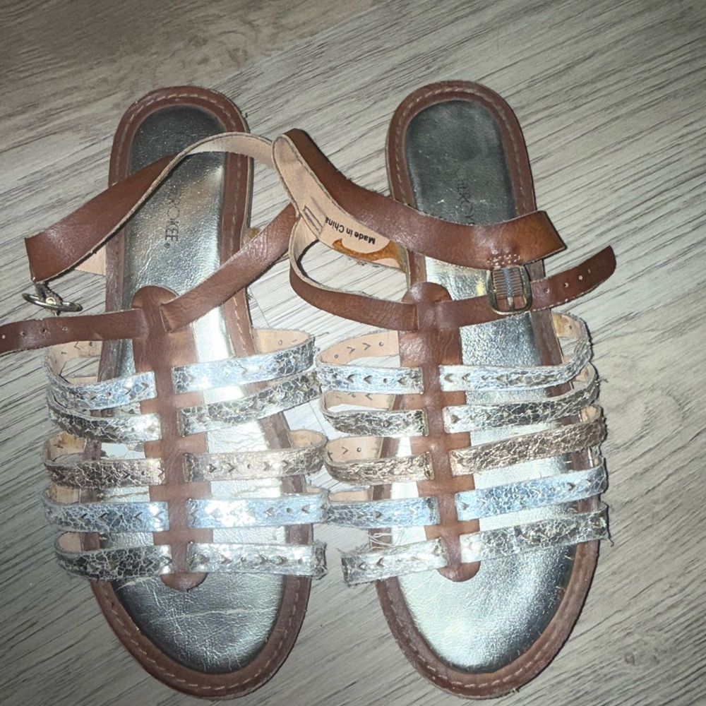⭐️Cherokee Brown and Silver Kids‎ Sandals⭐️